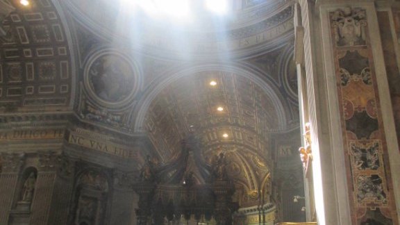 La basilique St-Pierre entre ombre et lumière