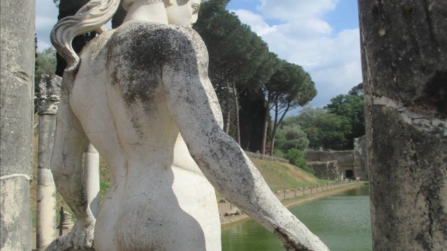 Tivoli 2/2 : Statue de soldat grec sur le Canope